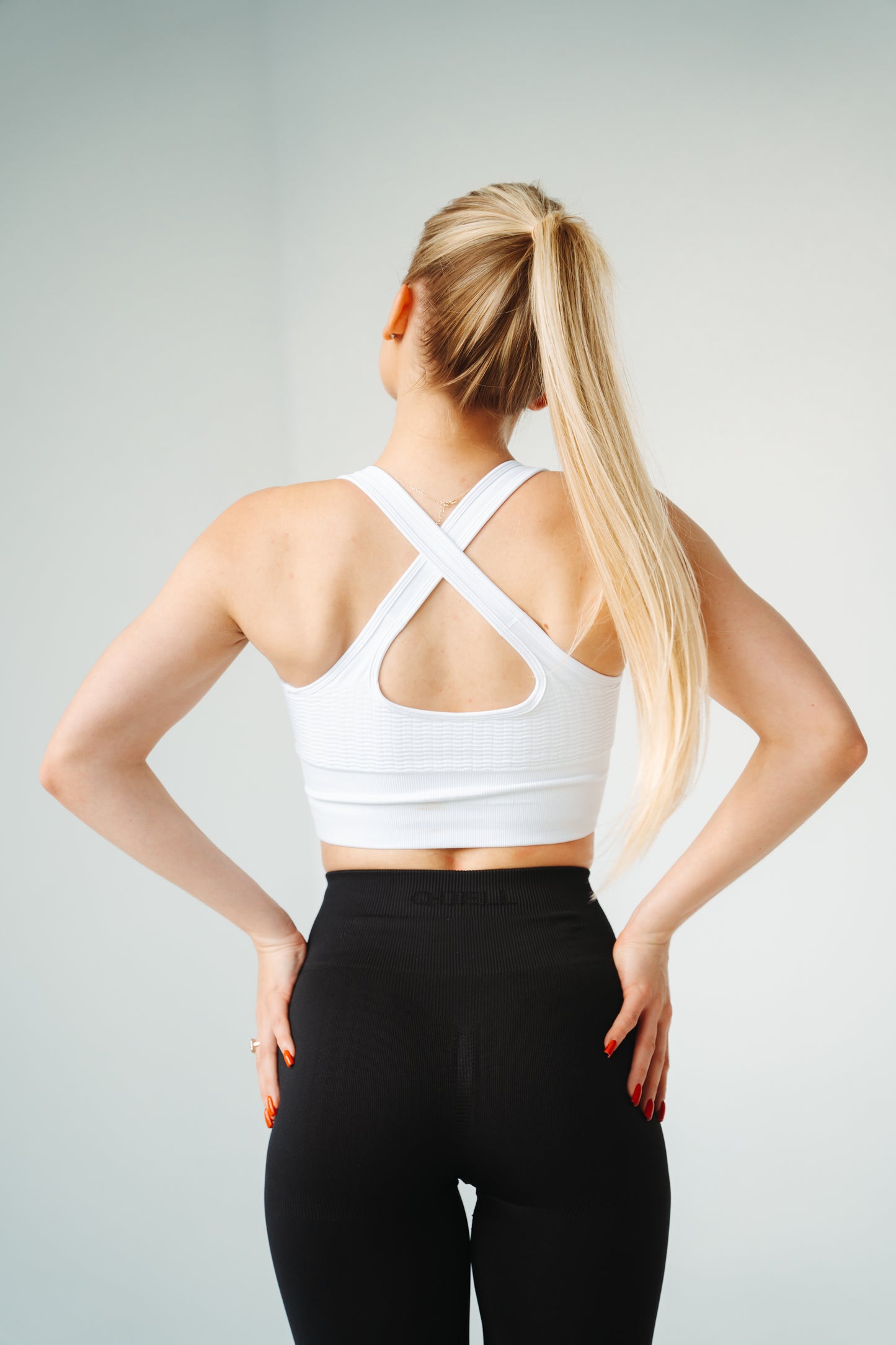 Top bezszwowy AMBITION White